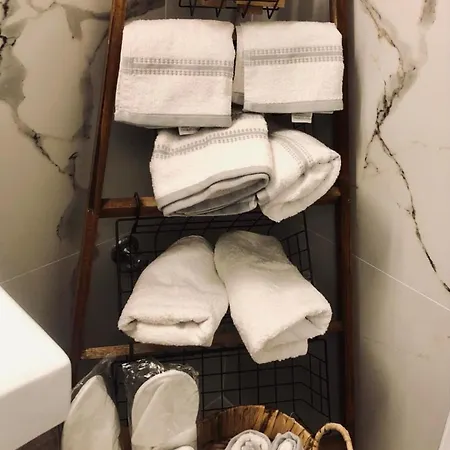 Cozy Flat With Garden Tínos